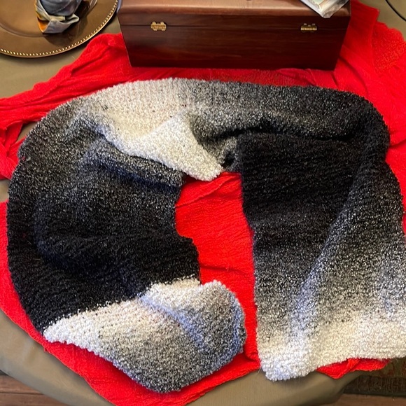 Hand knitted black ombré scarf - Picture 1 of 4